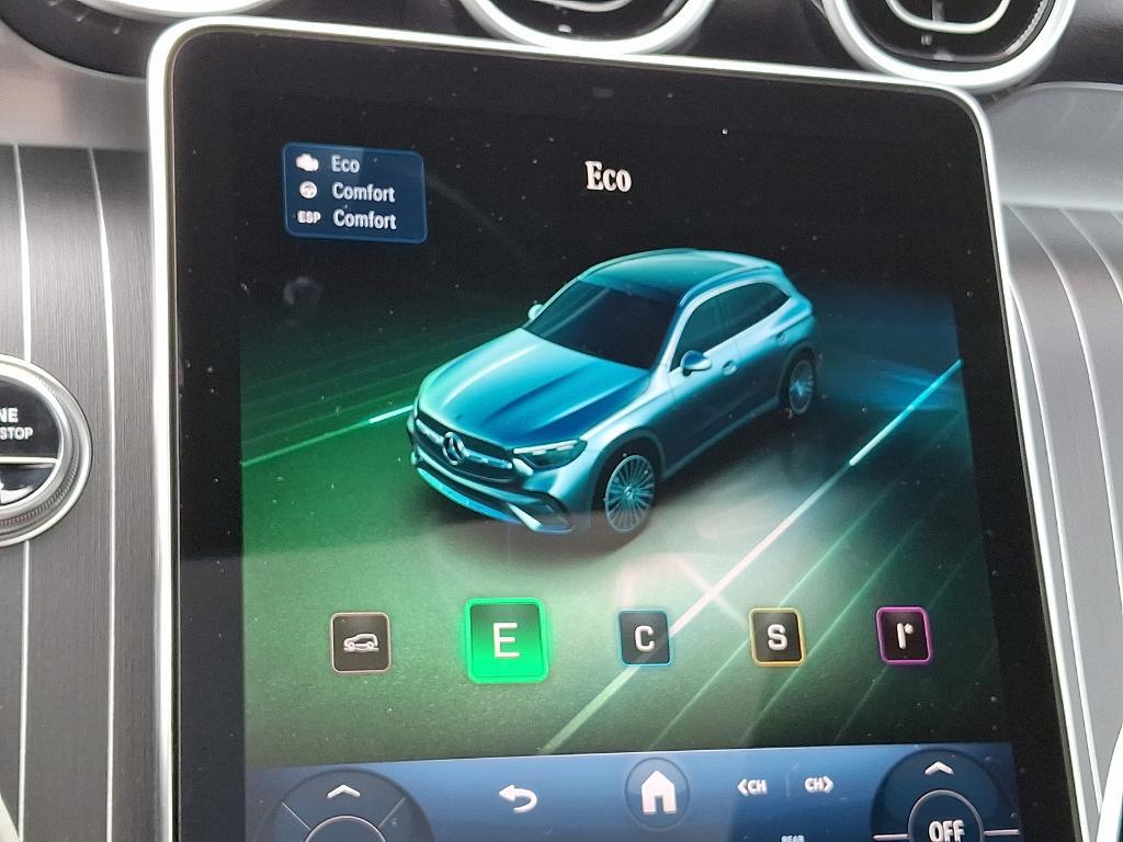 new 2025 Mercedes-Benz GLC 300 car, priced at $55,735