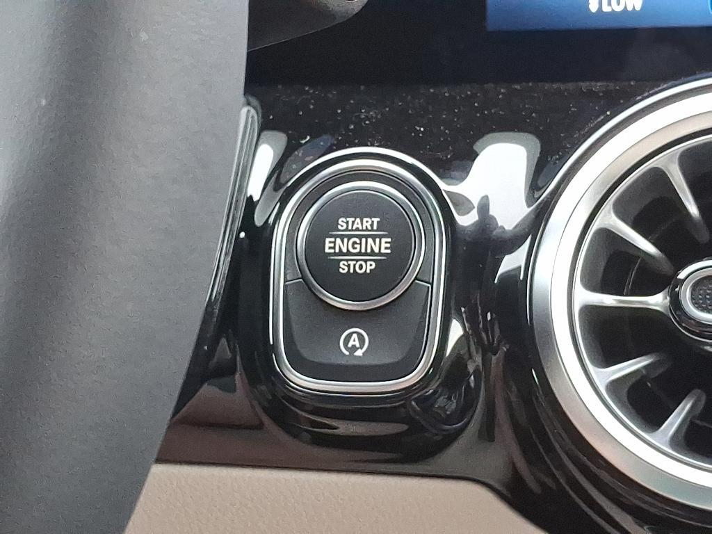 new 2025 Mercedes-Benz GLA 250 car, priced at $47,295