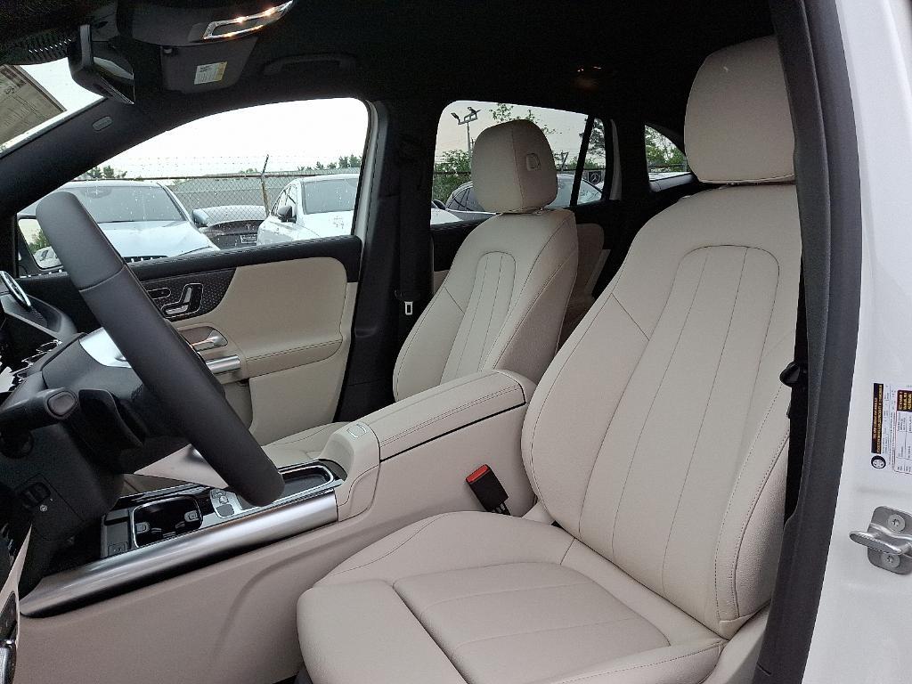 new 2025 Mercedes-Benz GLA 250 car, priced at $47,295