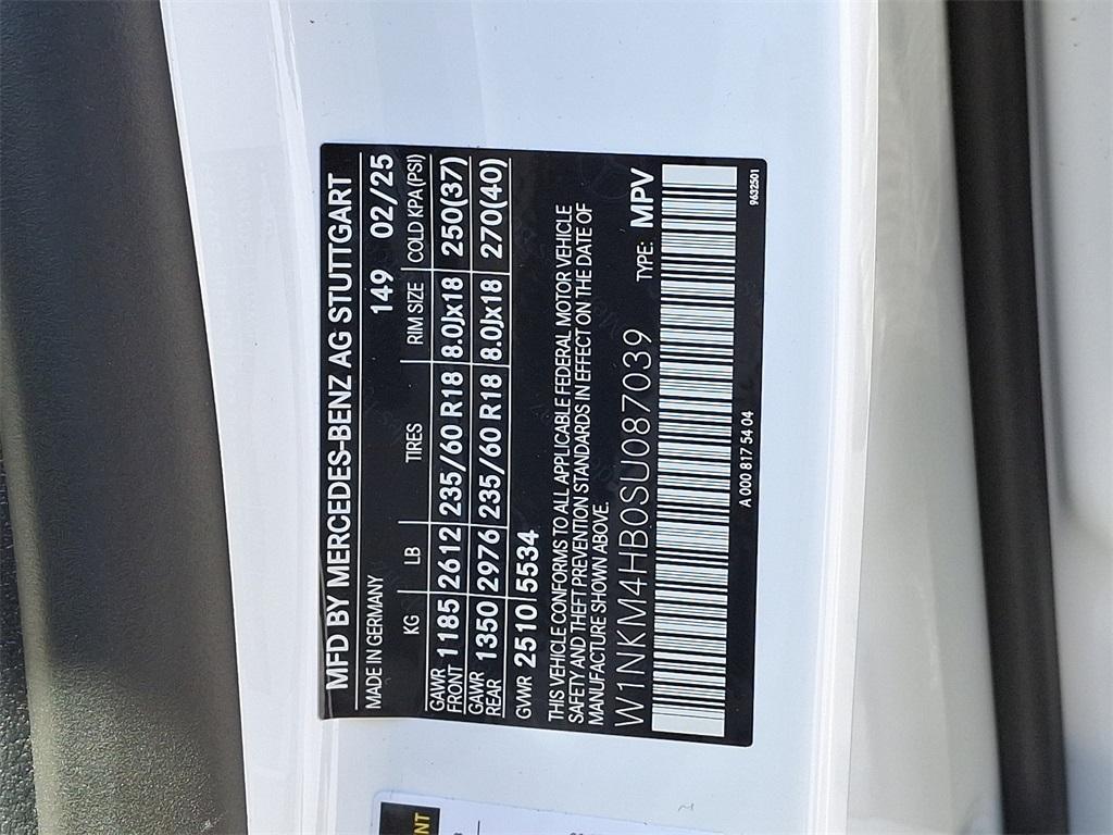 new 2025 Mercedes-Benz GLC 300 car, priced at $54,185
