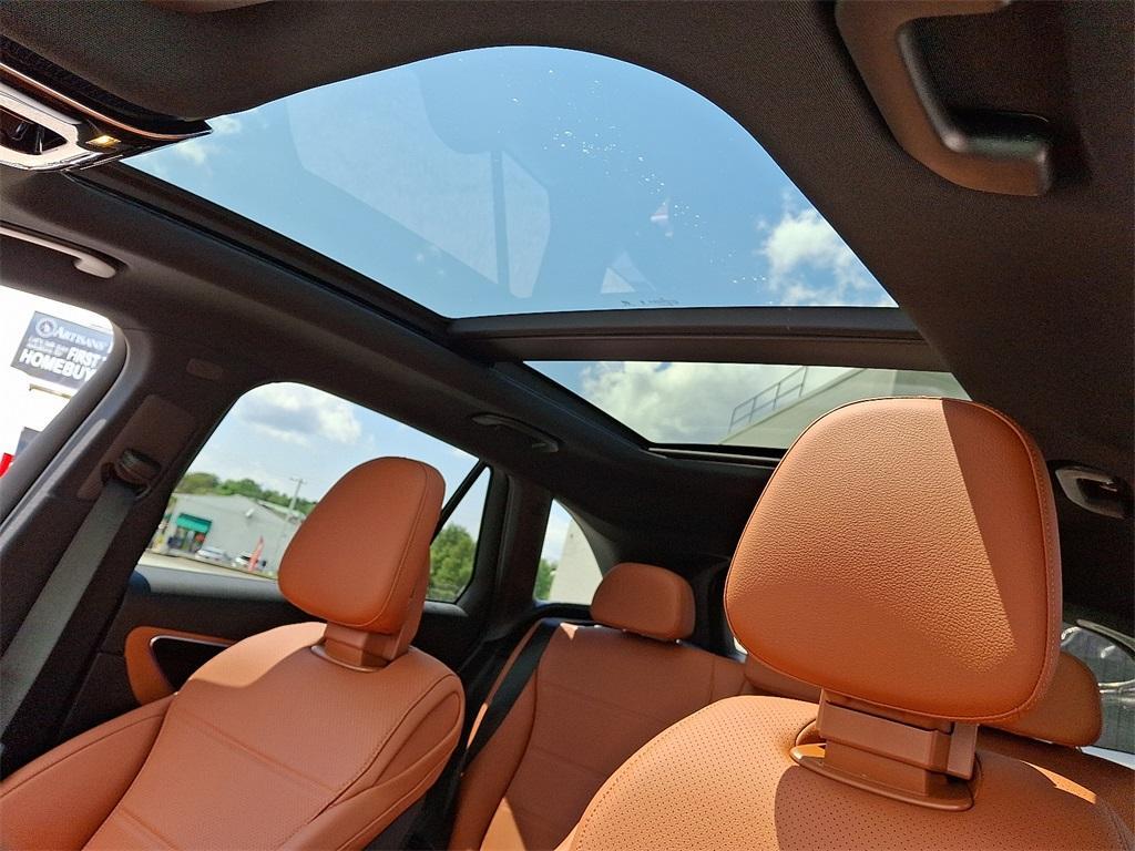 new 2025 Mercedes-Benz GLC 300 car