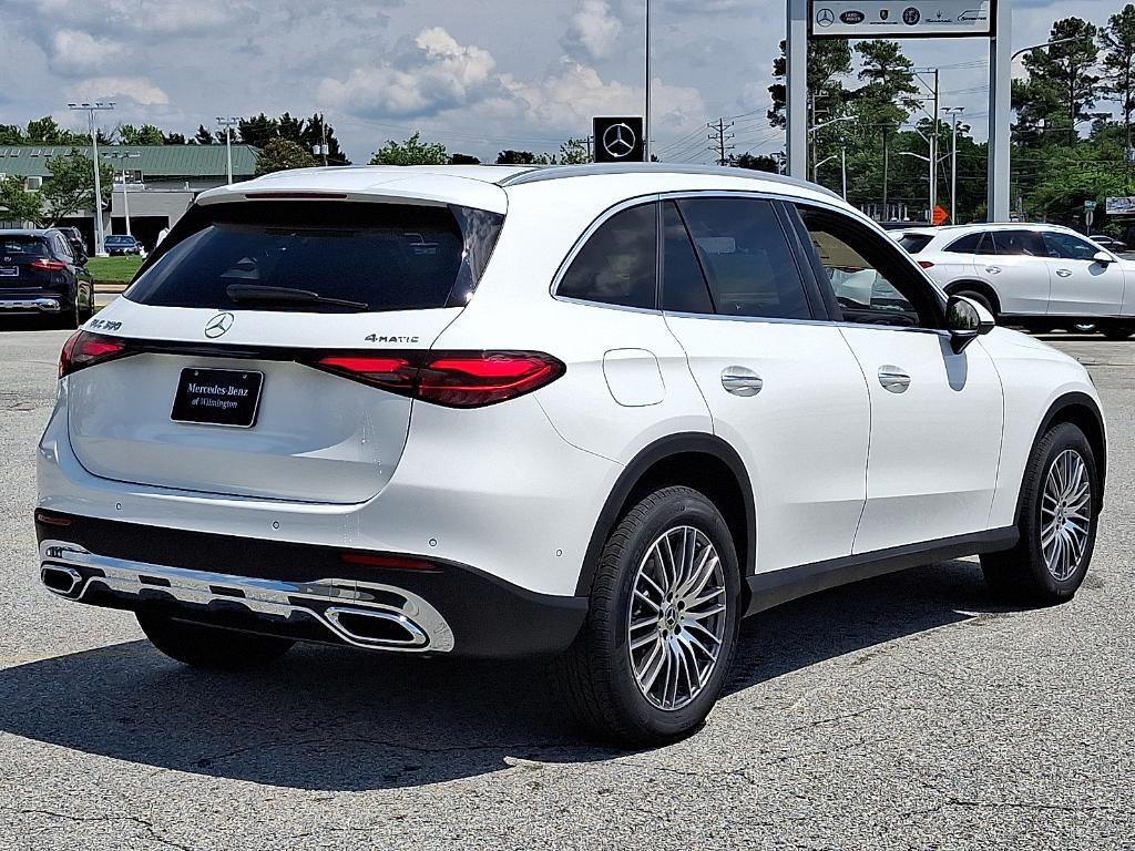 new 2025 Mercedes-Benz GLC 300 car
