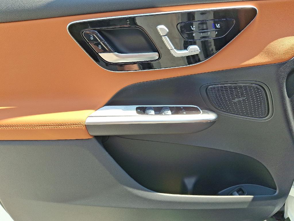 new 2025 Mercedes-Benz GLC 300 car