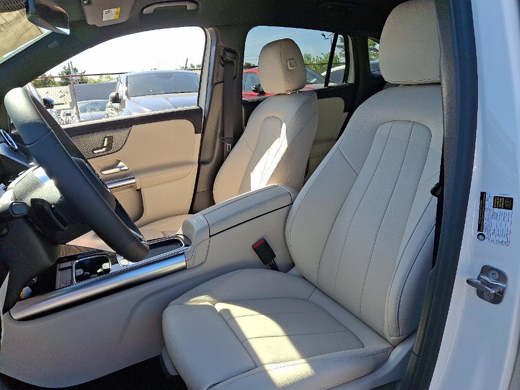 new 2025 Mercedes-Benz GLA 250 car, priced at $44,250