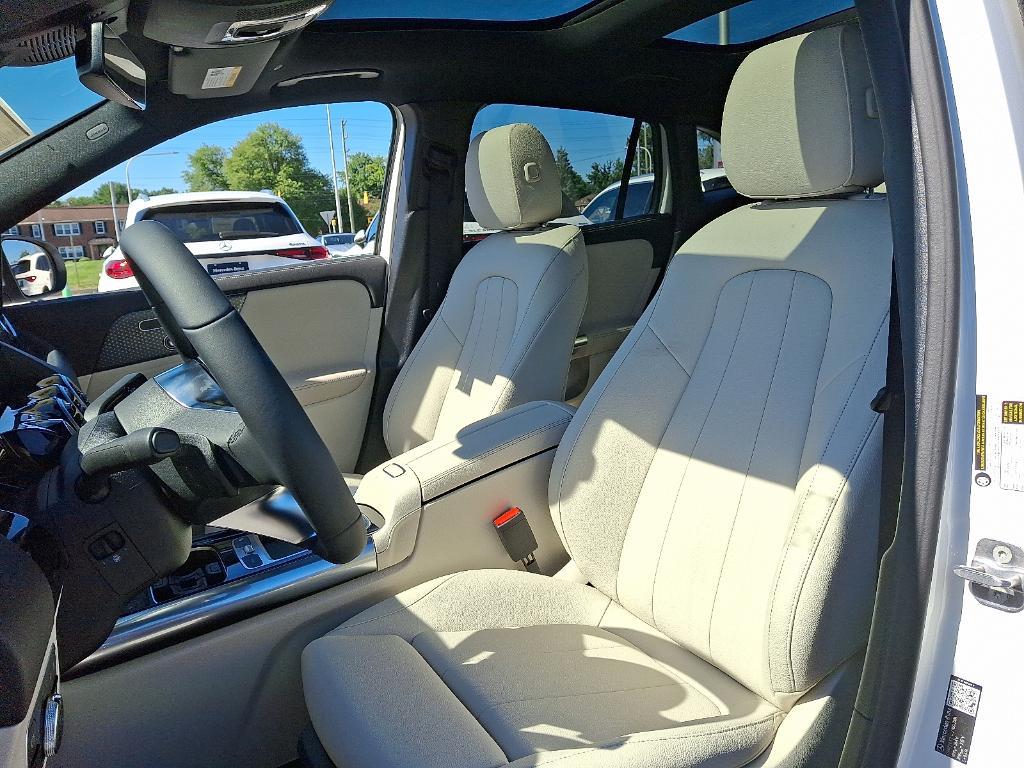 new 2026 Mercedes-Benz GLA 250 car, priced at $47,235