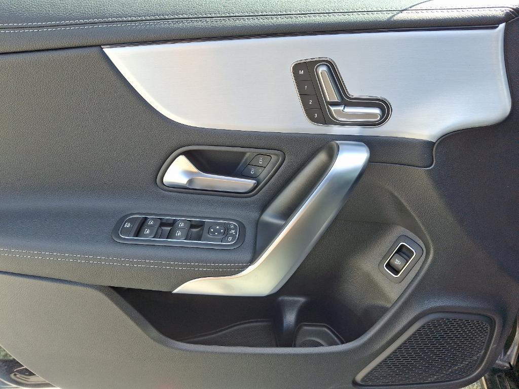 new 2025 Mercedes-Benz CLA 250 car