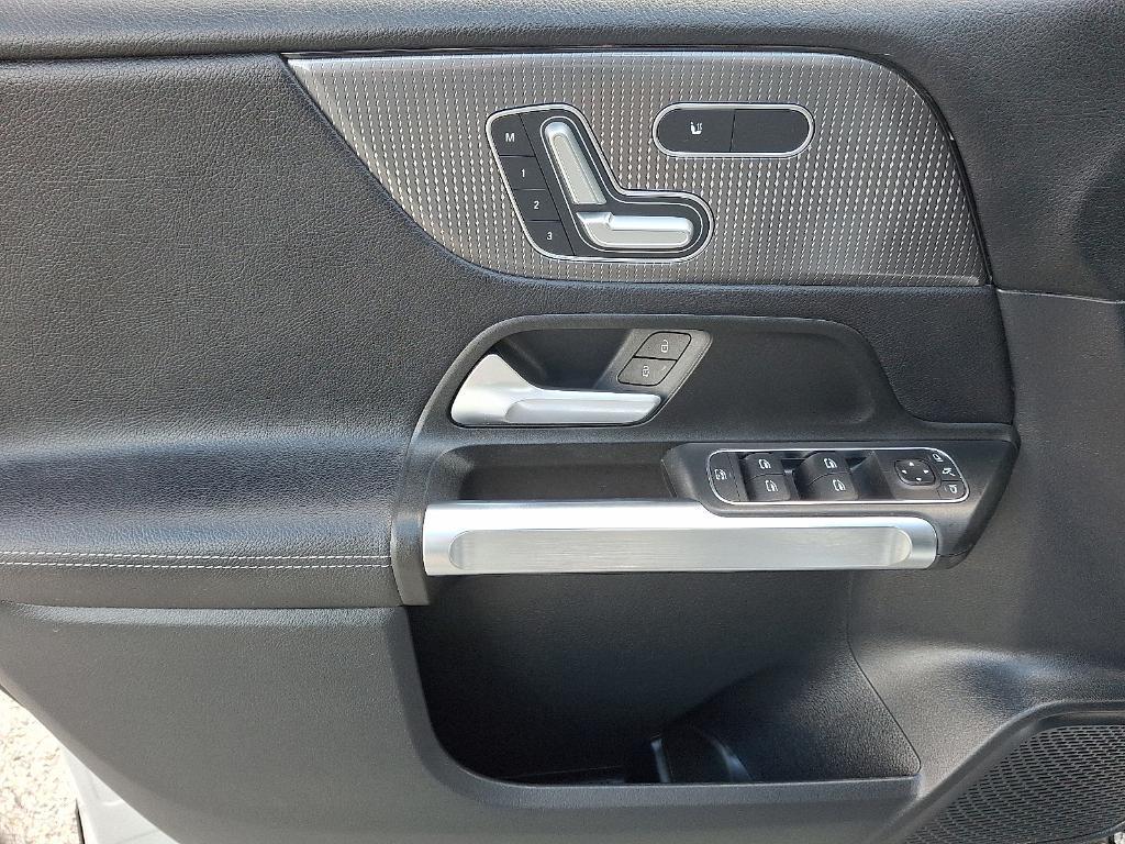 used 2022 Mercedes-Benz GLB 250 car, priced at $31,900