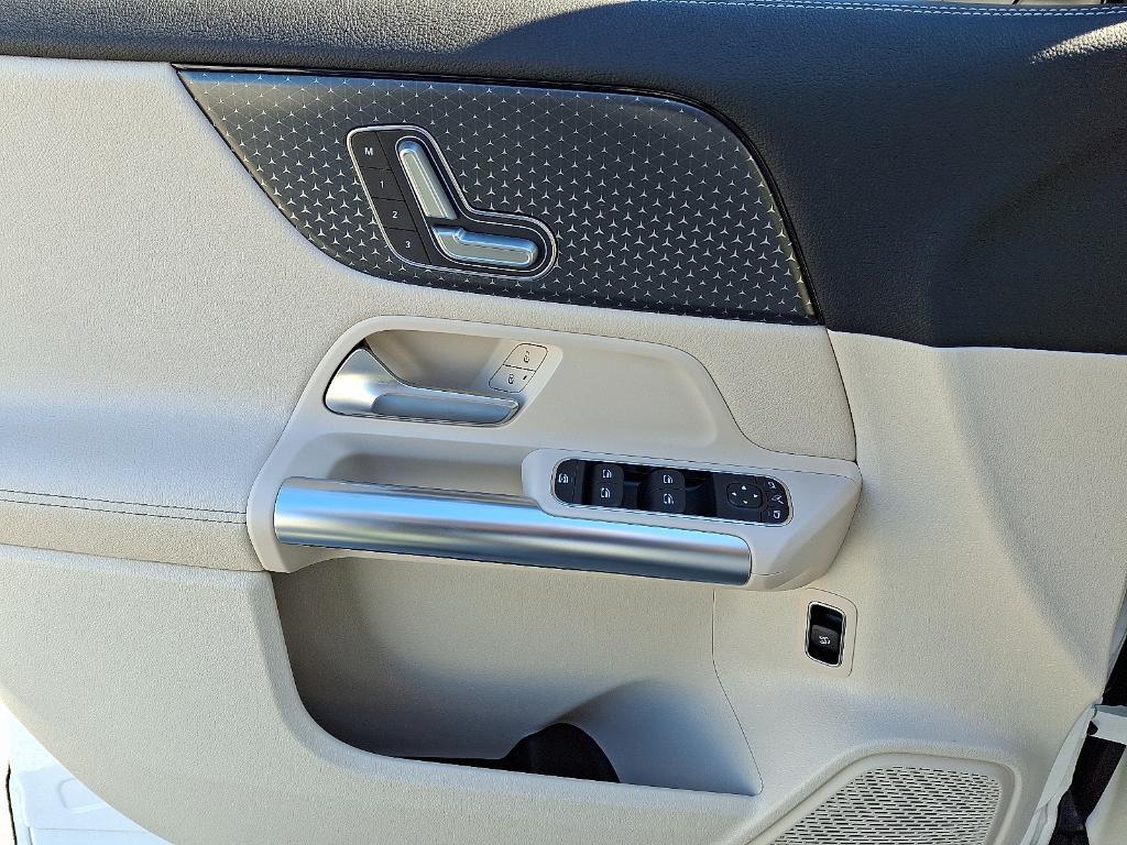 used 2025 Mercedes-Benz GLA 250 car, priced at $39,900