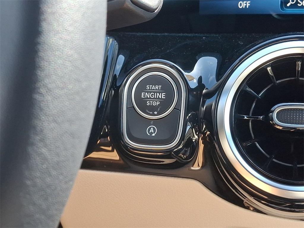 new 2025 Mercedes-Benz GLA 250 car, priced at $44,250