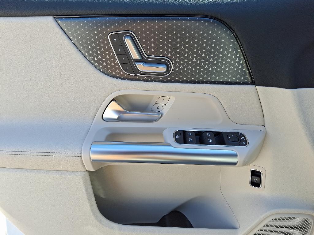 new 2025 Mercedes-Benz GLA 250 car
