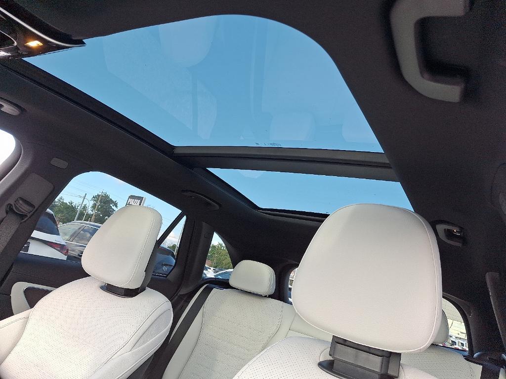 new 2025 Mercedes-Benz GLC 300 car, priced at $58,645