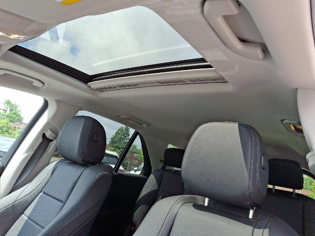 new 2025 Mercedes-Benz GLE 450 car, priced at $75,980