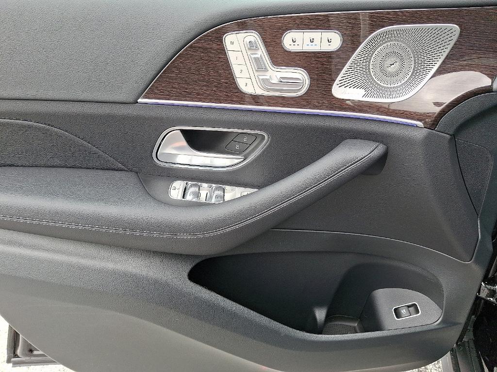 new 2025 Mercedes-Benz GLS 450 car, priced at $93,415