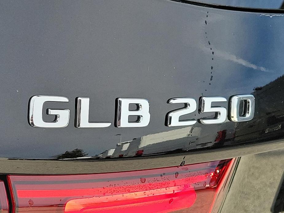 new 2024 Mercedes-Benz GLB 250 car, priced at $53,090