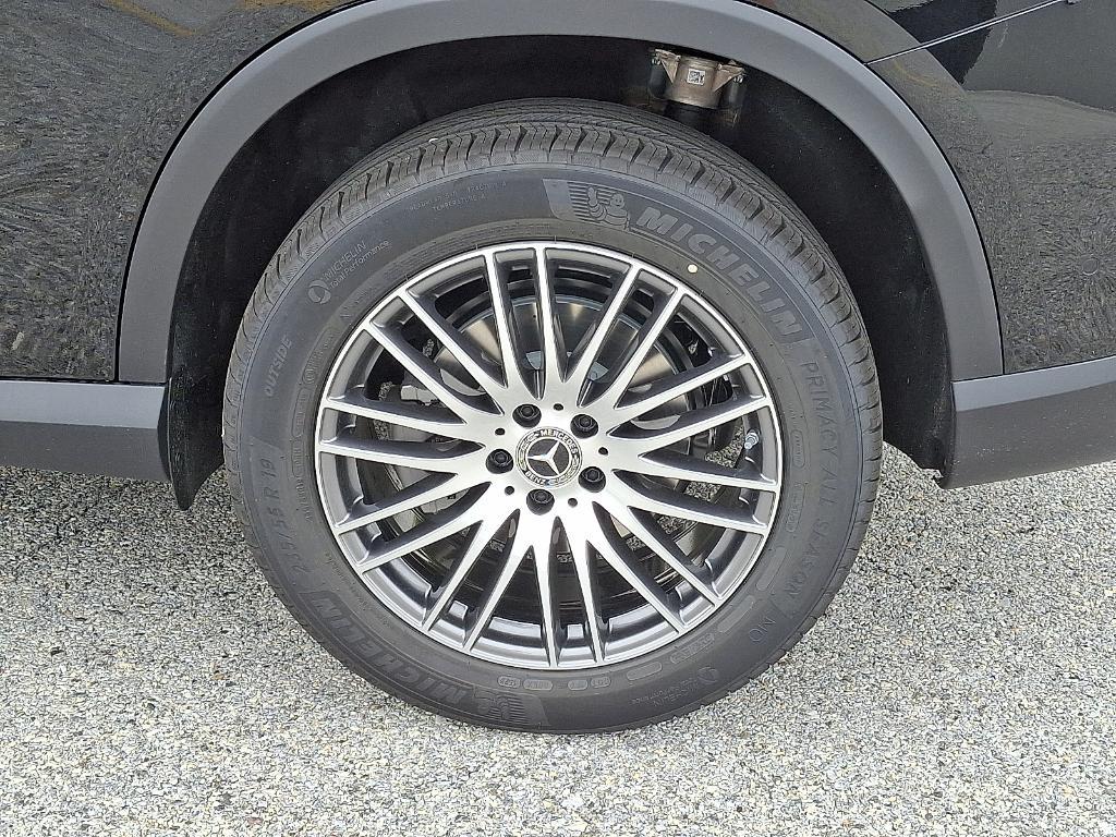 new 2025 Mercedes-Benz GLC 300 car, priced at $54,985