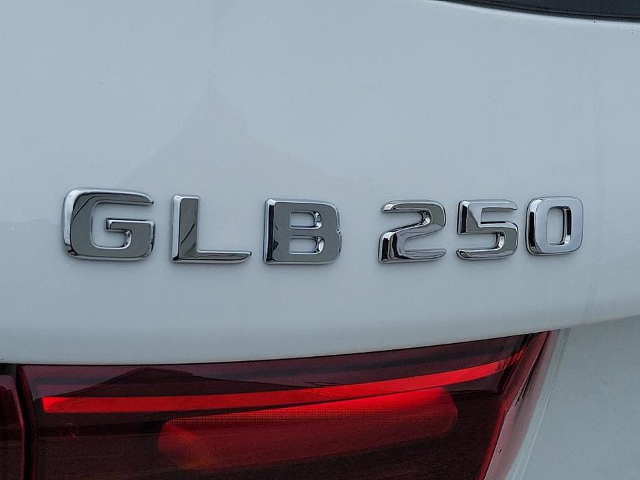 new 2024 Mercedes-Benz GLB 250 car, priced at $54,590