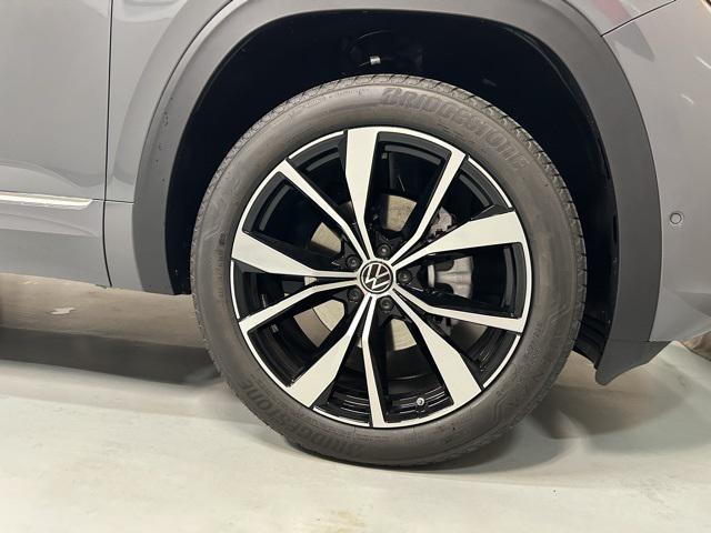 new 2025 Volkswagen Atlas car, priced at $52,651