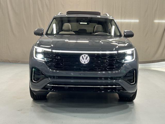 new 2025 Volkswagen Atlas car, priced at $52,651