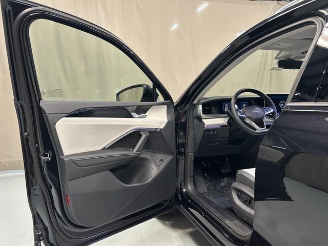 new 2025 Volkswagen Tiguan car, priced at $34,076