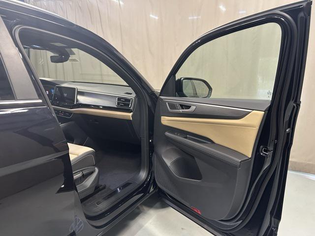 new 2026 Volkswagen Atlas Cross Sport car, priced at $47,382