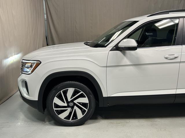 new 2025 Volkswagen Atlas car, priced at $43,095