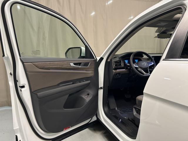 new 2025 Volkswagen Atlas car, priced at $48,341
