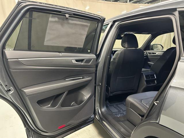 new 2025 Volkswagen Atlas Cross Sport car, priced at $43,118