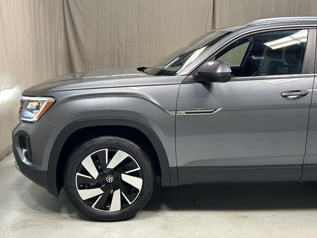 new 2025 Volkswagen Atlas Cross Sport car, priced at $43,118