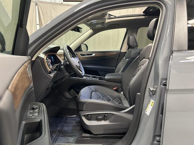 new 2025 Volkswagen Atlas car, priced at $47,990