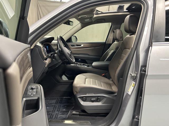 new 2025 Volkswagen Atlas car, priced at $49,501