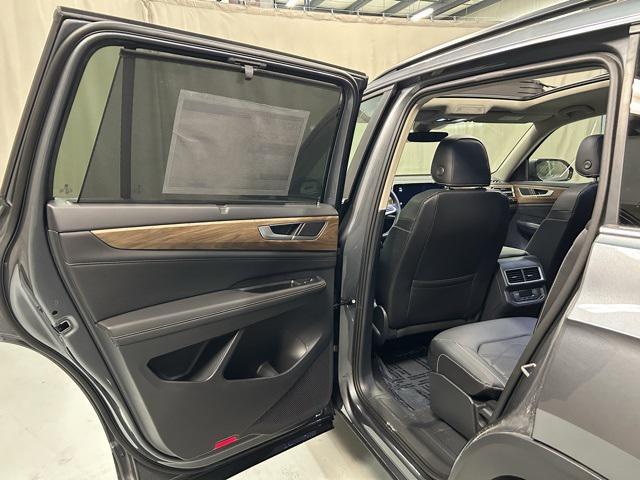 new 2025 Volkswagen Atlas car, priced at $46,317