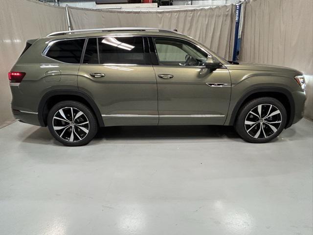 new 2025 Volkswagen Atlas car, priced at $52,196
