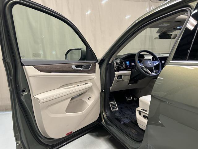 new 2025 Volkswagen Atlas car, priced at $52,196