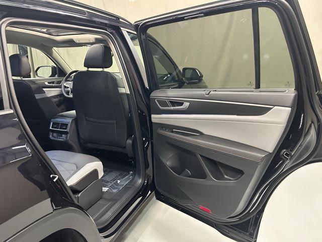 new 2025 Volkswagen Atlas car, priced at $46,036
