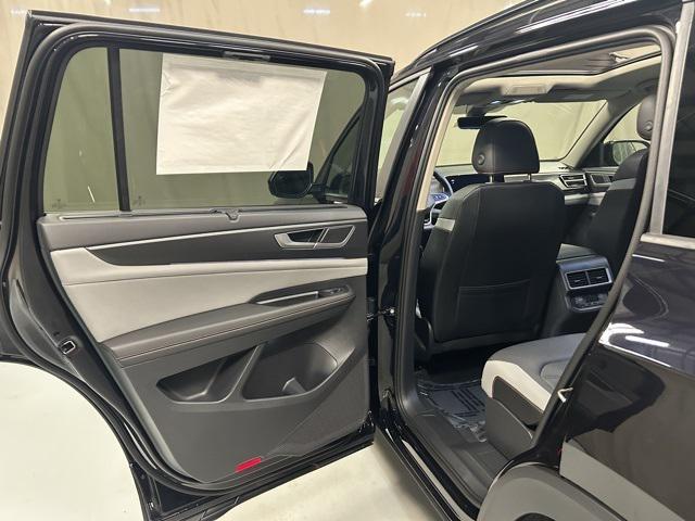 new 2025 Volkswagen Atlas car, priced at $46,036