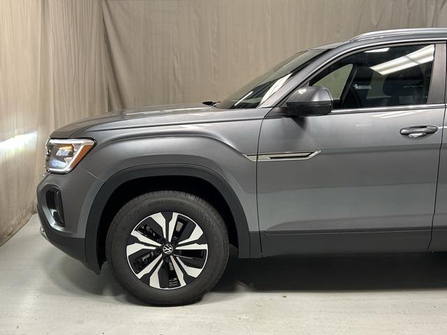 new 2025 Volkswagen Atlas Cross Sport car, priced at $40,011