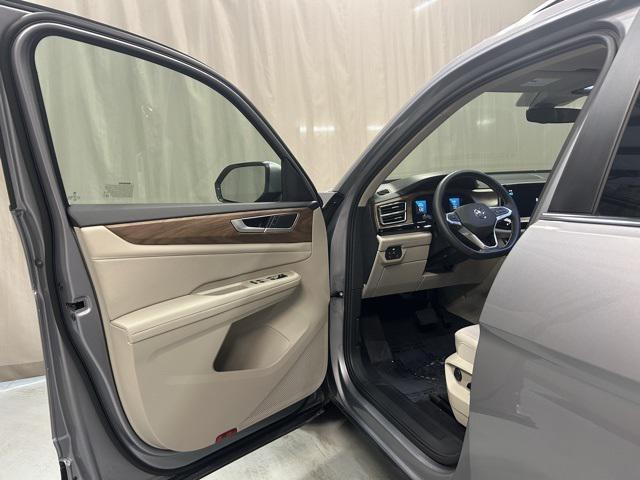 used 2024 Volkswagen Atlas car, priced at $37,699