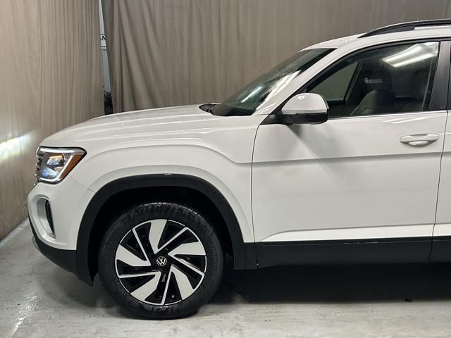 new 2024 Volkswagen Atlas car, priced at $41,454