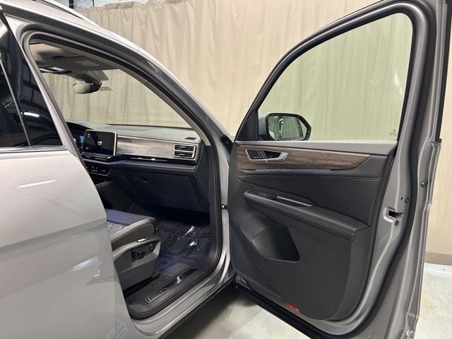 new 2025 Volkswagen Atlas car, priced at $55,369