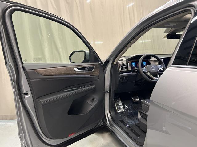 new 2025 Volkswagen Atlas car, priced at $55,369