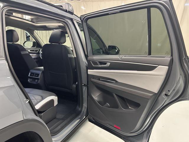 new 2025 Volkswagen Atlas car, priced at $45,796