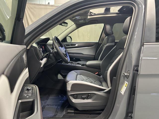 new 2025 Volkswagen Atlas car, priced at $45,796