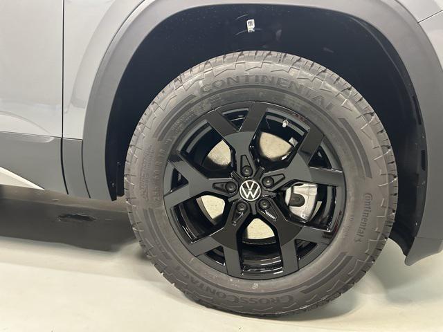 new 2025 Volkswagen Atlas car, priced at $45,796