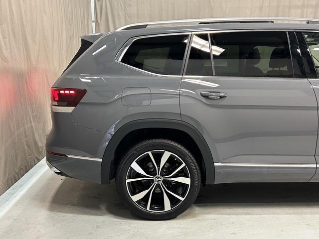 new 2025 Volkswagen Atlas car, priced at $54,159