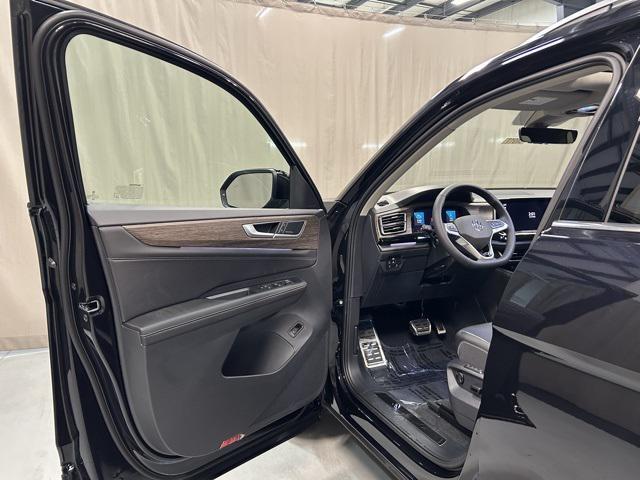 new 2025 Volkswagen Atlas car, priced at $55,891