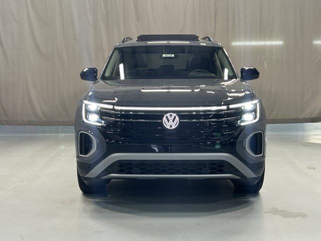 new 2025 Volkswagen Atlas car, priced at $47,121