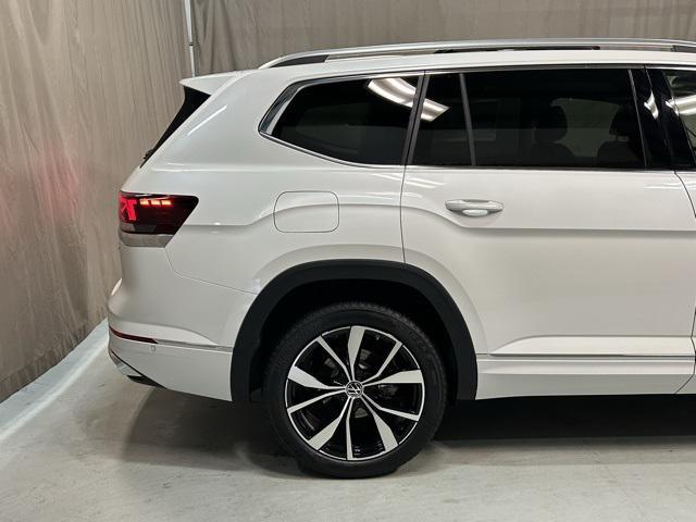 new 2025 Volkswagen Atlas car, priced at $54,116