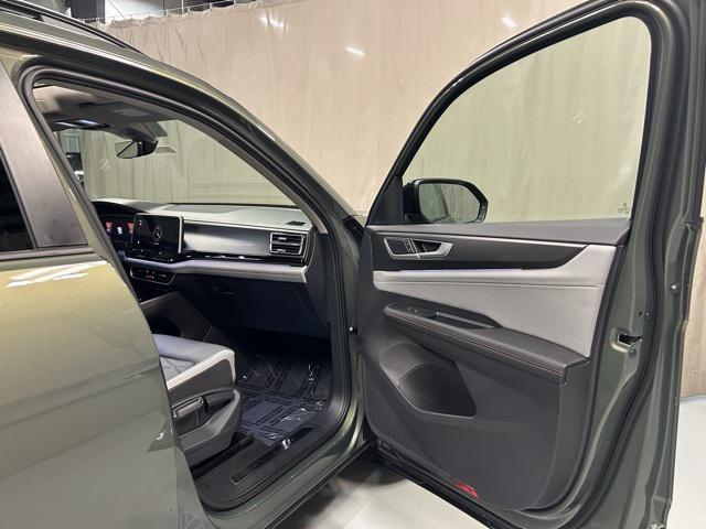 new 2025 Volkswagen Atlas car, priced at $48,646