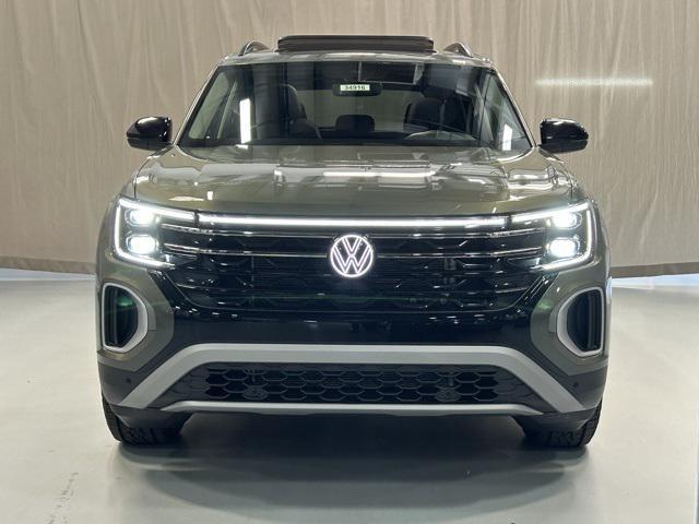 new 2025 Volkswagen Atlas car, priced at $48,646