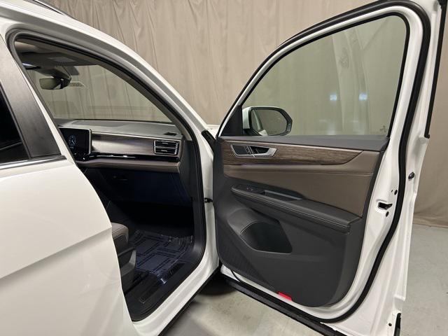 new 2025 Volkswagen Atlas car, priced at $51,054